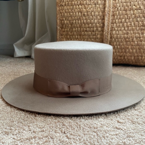 NWT- Wyeth Felt Light Grey Boater Hat main image 6